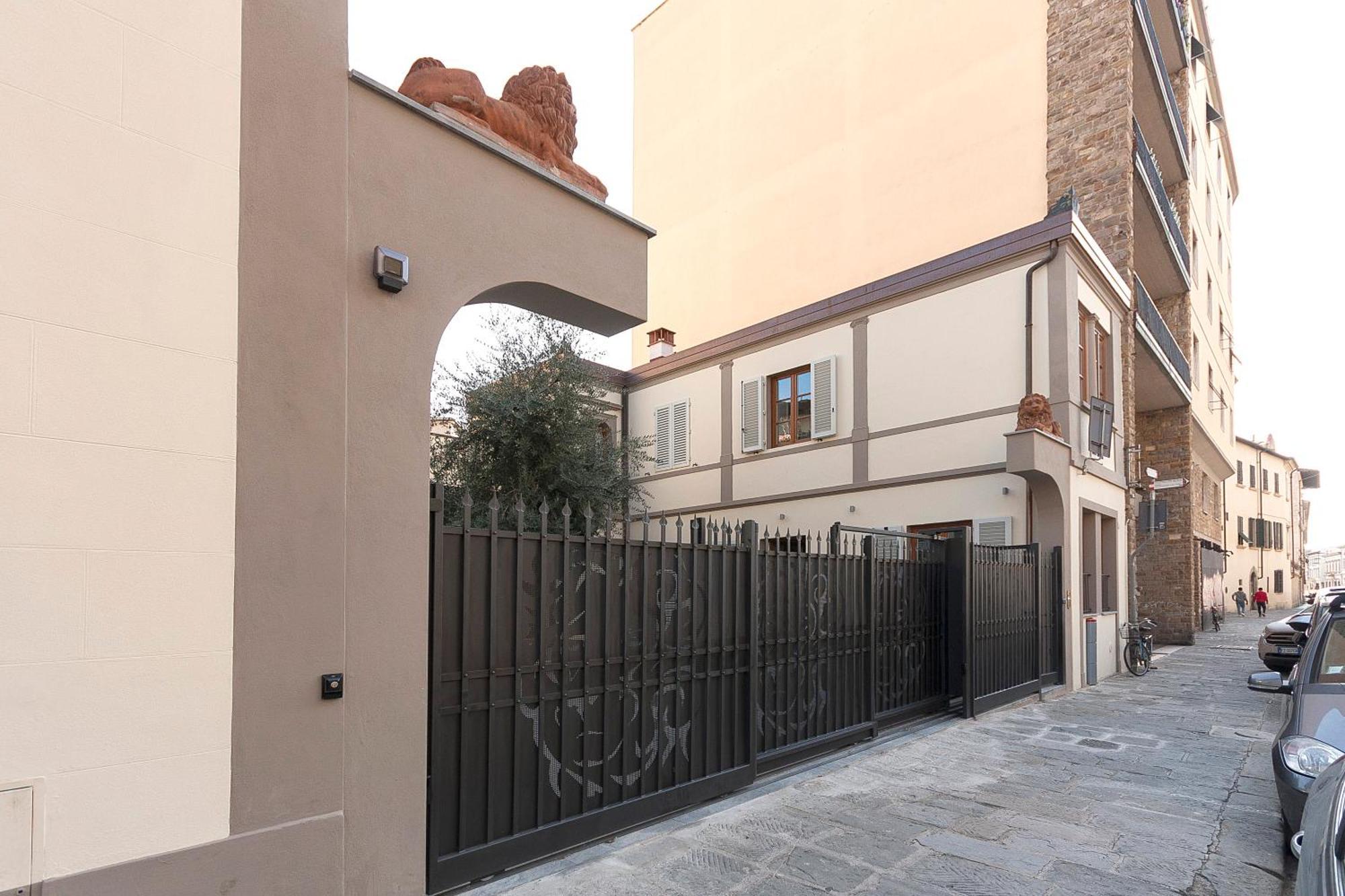 Bonnie - Clyde - Marvin Apartments By Mamo Florence Exterior photo